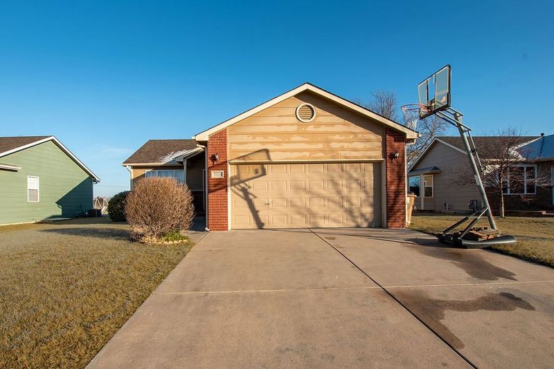 2626 E Fairchild St, Park City, KS 67219