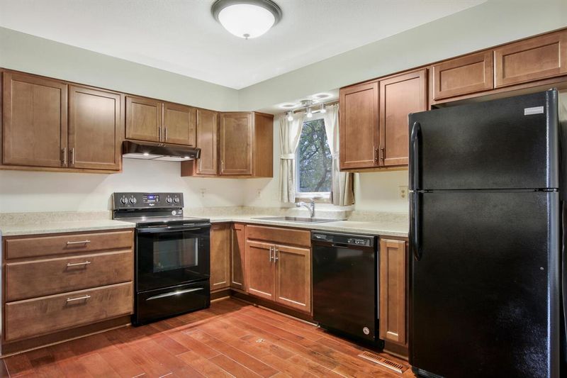 225 S Willow Dr, Derby, KS 67037
