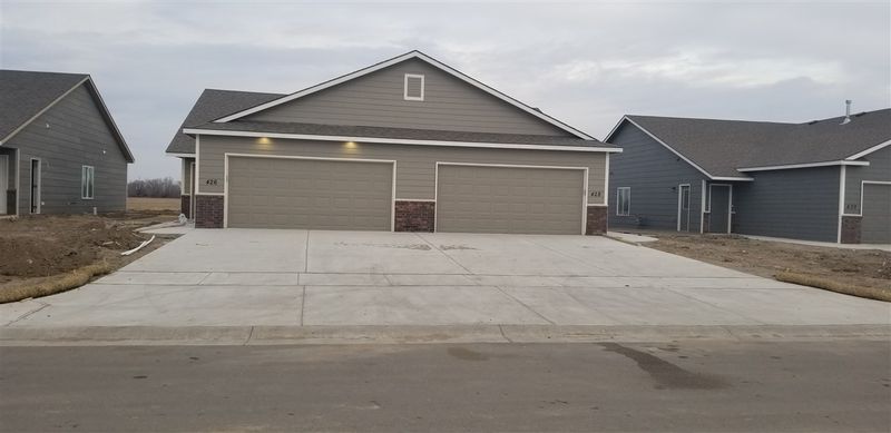 454-456 S Longbranch Dr, Maize, KS 67101