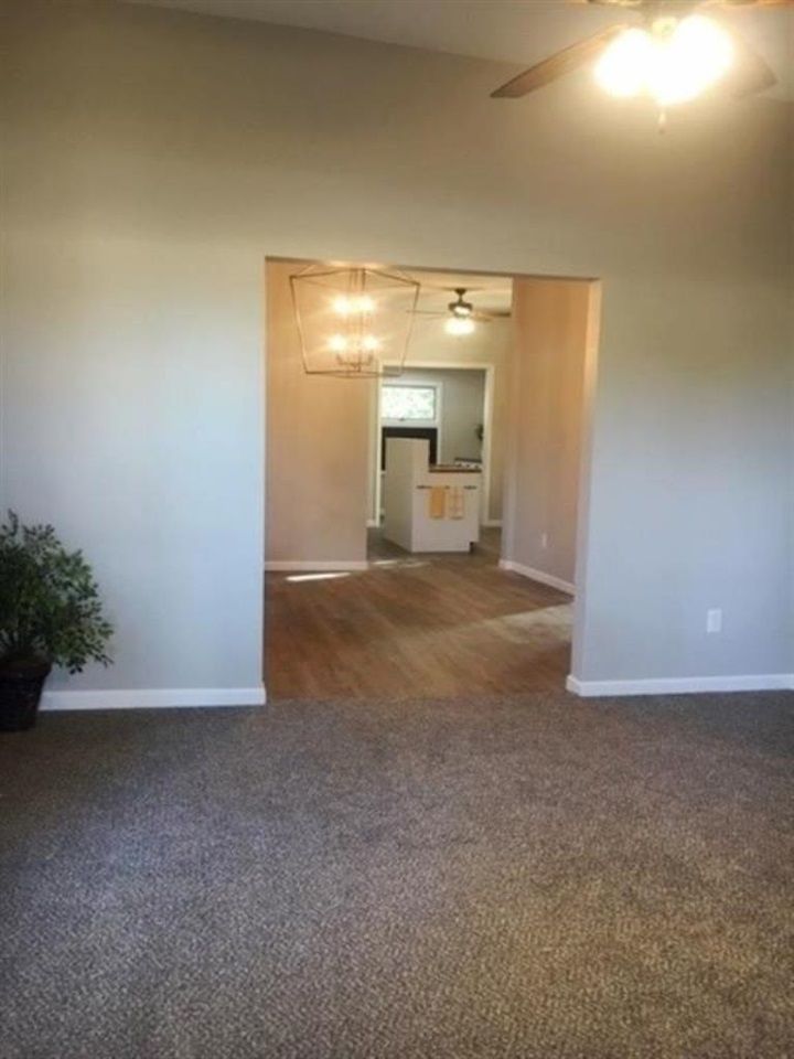 801 E Mulvane St, Mulvane, KS 67110
