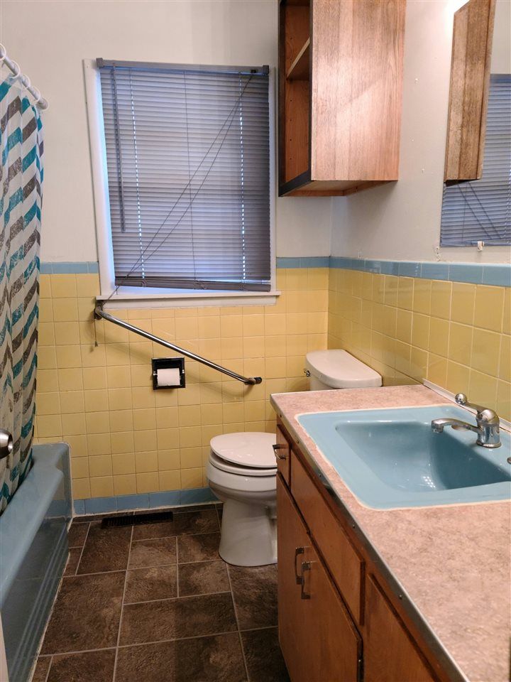 208 N Holmes St, Potwin, KS 67123