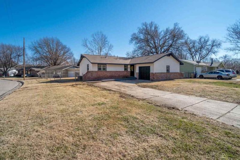 1324 N Kokomo Ave, Derby, KS 67037