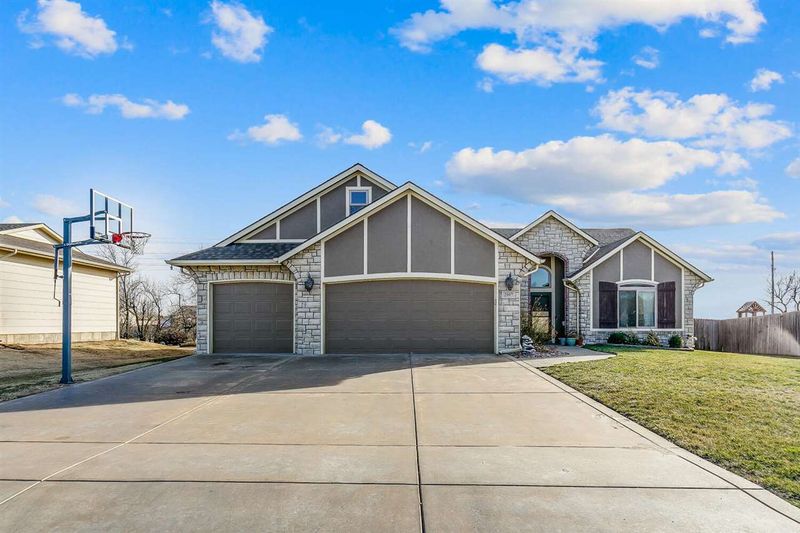 2007 N Whitetail Ct, Mulvane, KS 67110