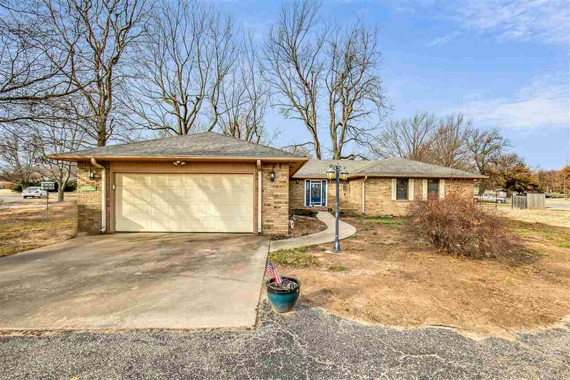 2501 Estates Dr, Arkansas City, KS 67005