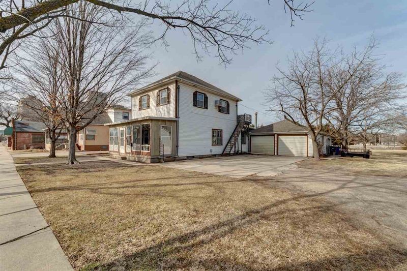 430 E Broadway St, Newton, KS 67114