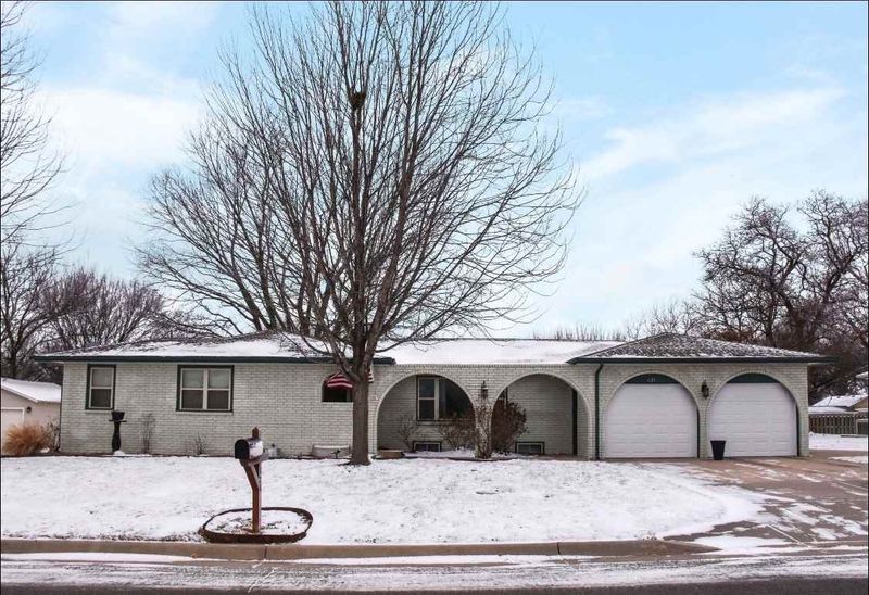 121 S 4th St, Clearwater, KS 67026