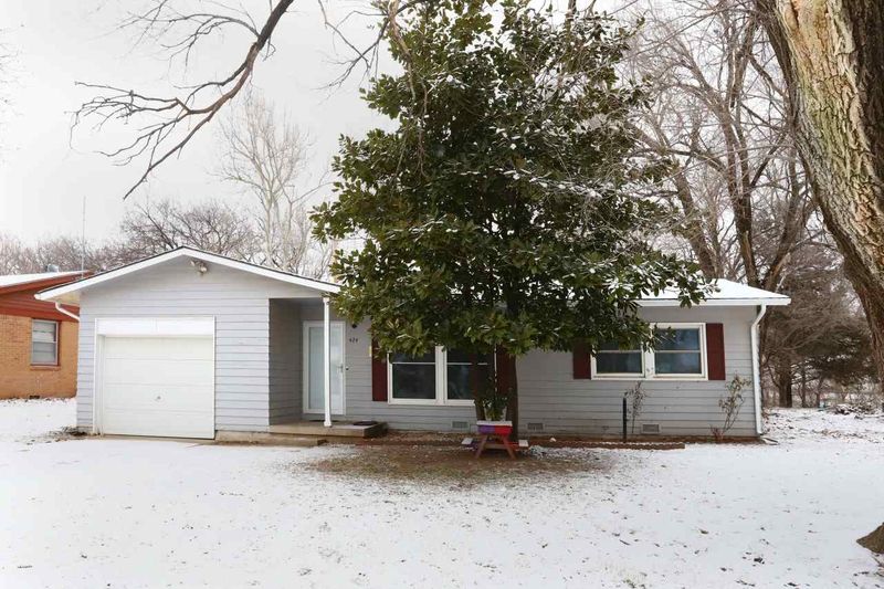 424 Spring Dr, Haysville, KS 67060