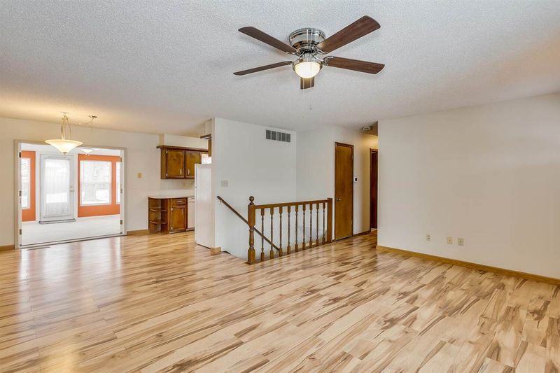 1419 E Warren Ct, Derby, KS 67037