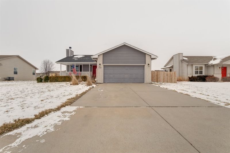 2209 Bristol Ln, Newton, KS 67114
