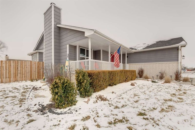 2209 Bristol Ln, Newton, KS 67114