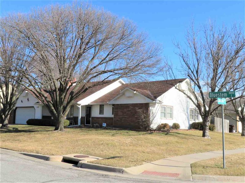 8807 E Bluestem, Wichita, KS 67207