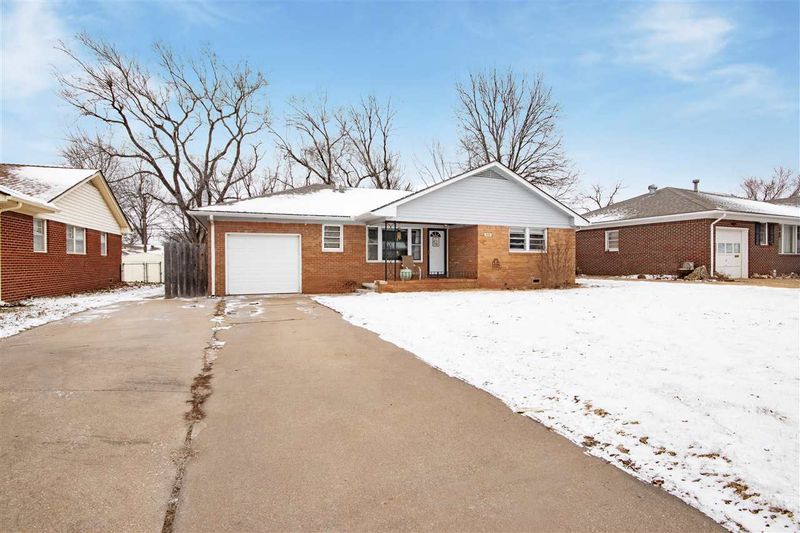 336 S Derby Ave, Derby, KS 67037