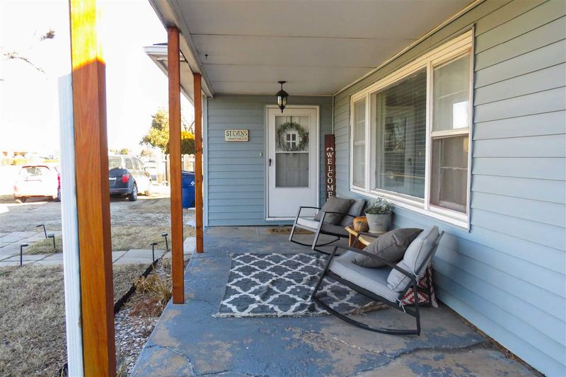 150 S Andover Rd, Andover, KS 67002
