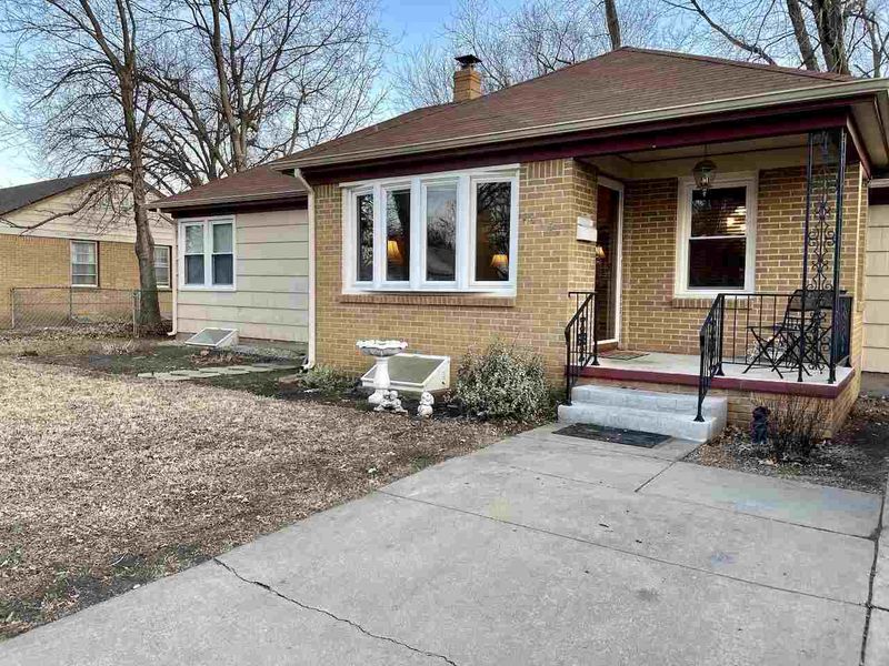 2915 E Lincoln St, Wichita, KS 67211