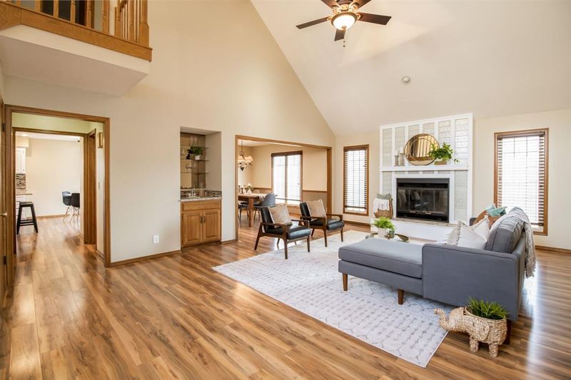 8242 E Greenbriar Ct, Wichita, KS 67226