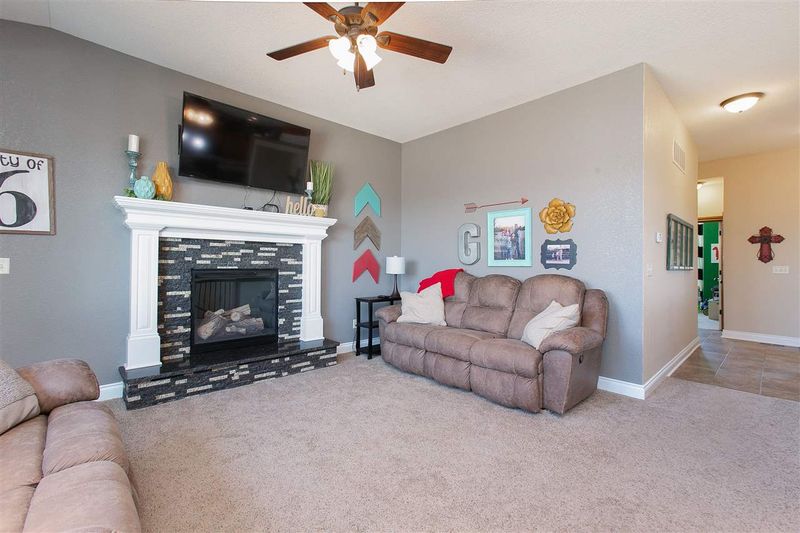 2923 E Fairchild Ct, Park City, KS 67219