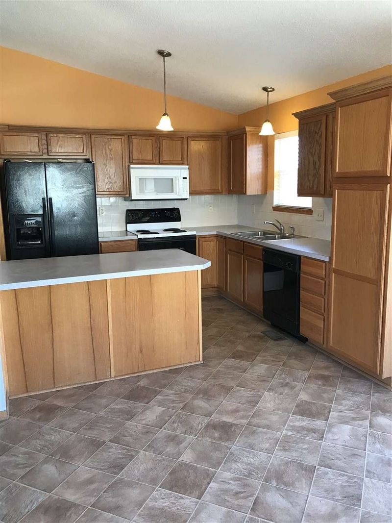1906 E Sunset Ct, Goddard, KS 67052-8508