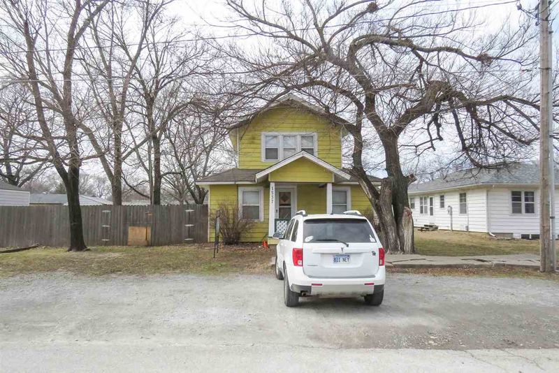 1537 N Main St, Andover, KS 67002