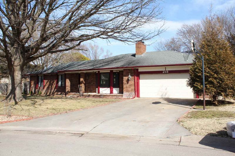218 S Redbud Ct, Derby, KS 67037