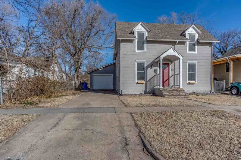 630 SE 3rd, Newton, KS 67114-3812