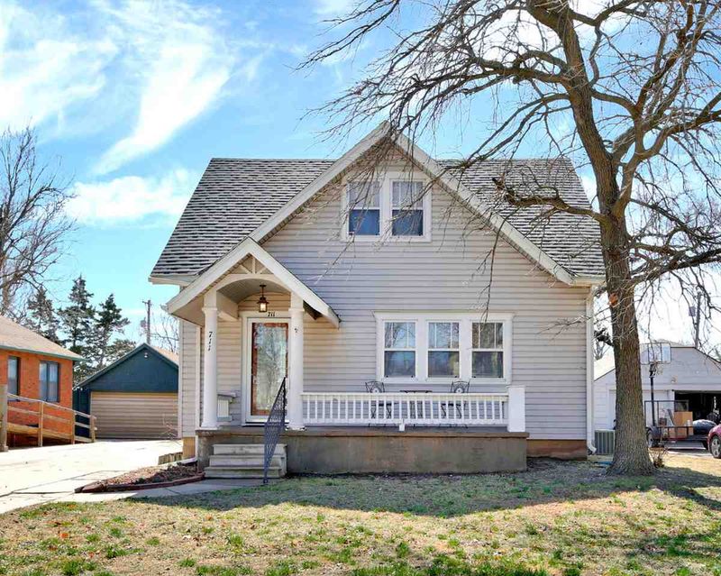 711 E 4th St, Newton, KS 67114