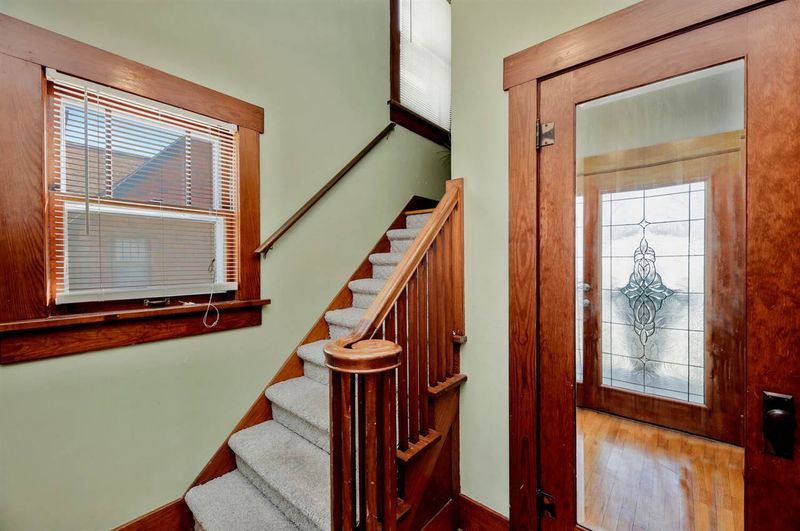 711 E 4th St, Newton, KS 67114