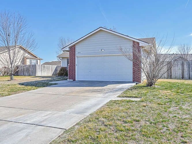 1819 E Autumn Pl, Goddard, KS 67052