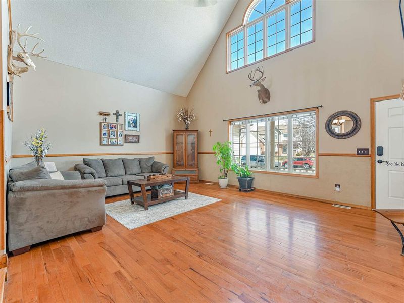 802 Park Glen Ct, Clearwater, KS 67026