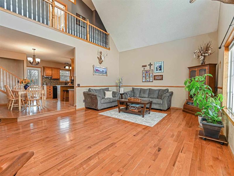 802 Park Glen Ct, Clearwater, KS 67026