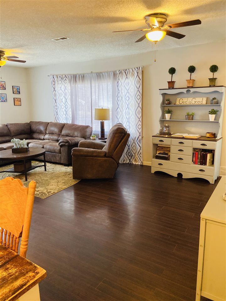 410 College St, Halstead, KS 67056