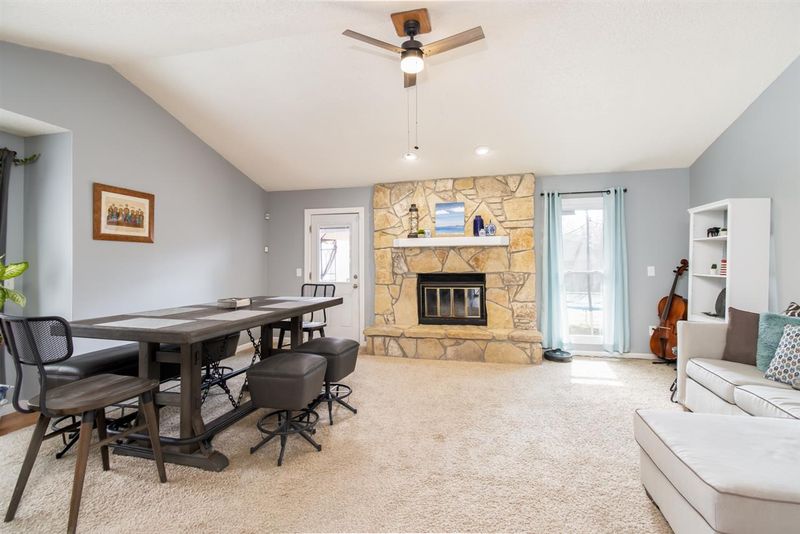 1601 E Cresthill Rd, Derby, KS 67037-3510