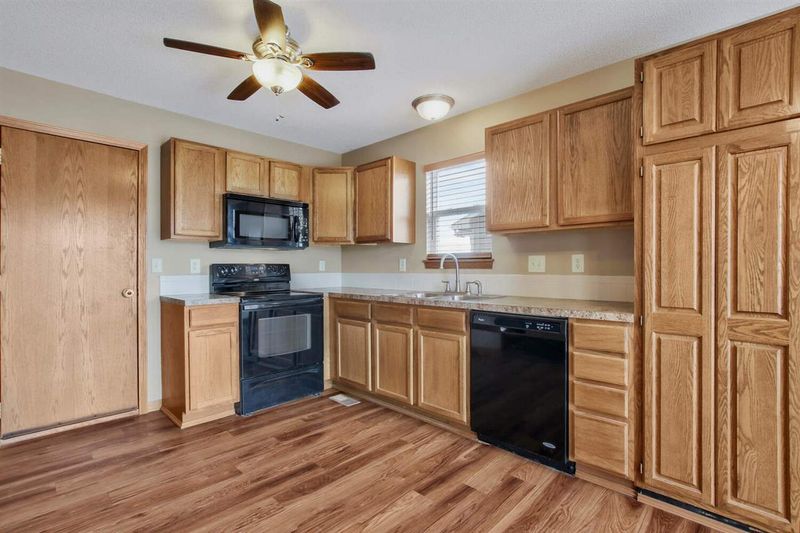 633 S Longbranch Dr, Maize, KS 67101