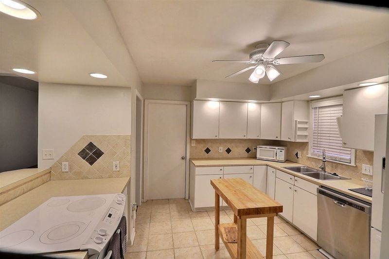 8008 E Indianapolis St, Wichita, KS 67207