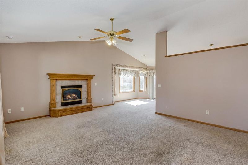 953 N Pheasant Rn, Valley Center, KS 67147