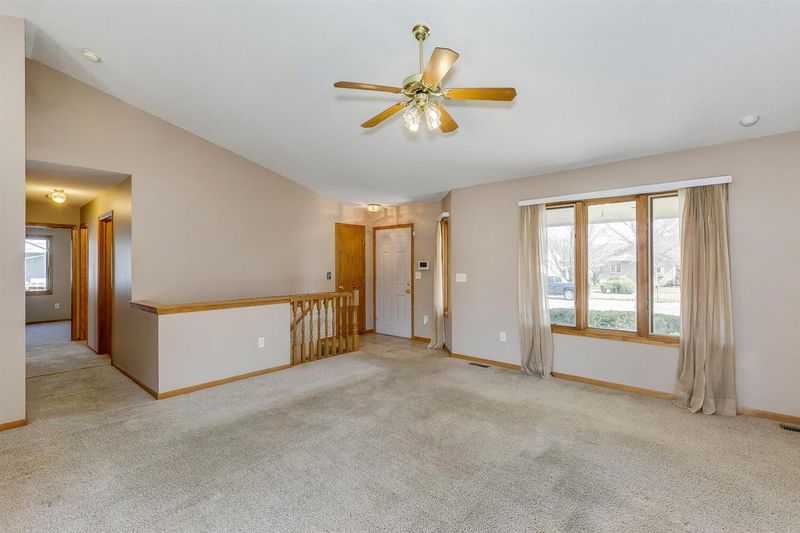 953 N Pheasant Rn, Valley Center, KS 67147