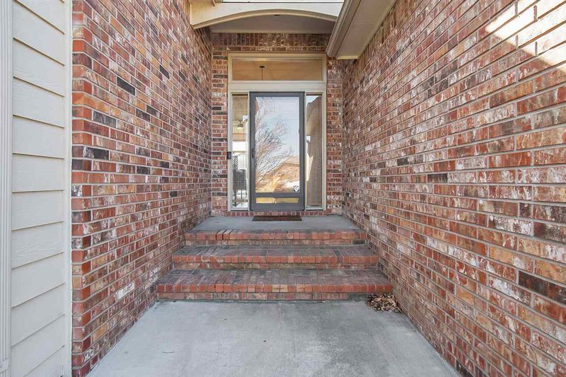 7705 E Oakmount St, Wichita, KS 67226