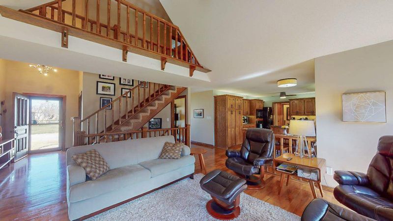 2037 E Countryview Dr, Derby, KS 67037