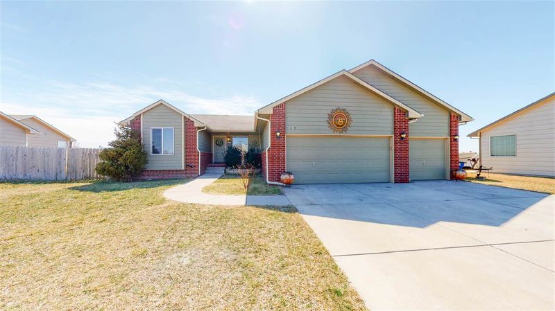 105 Summer Dr, Newton, KS 67114