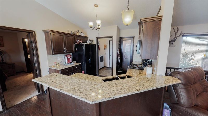 105 Summer Dr, Newton, KS 67114