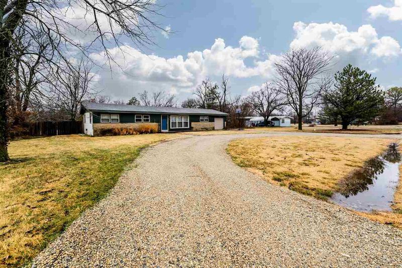 749 N Phillips St, Andover, KS 67002