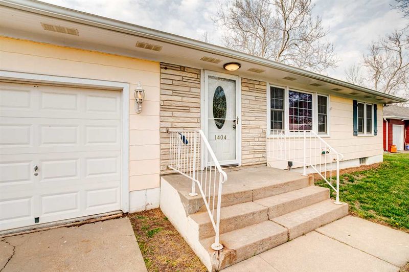 1404 W 7th, Newton, KS 67114