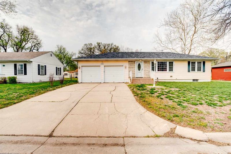 1404 W 7th, Newton, KS 67114