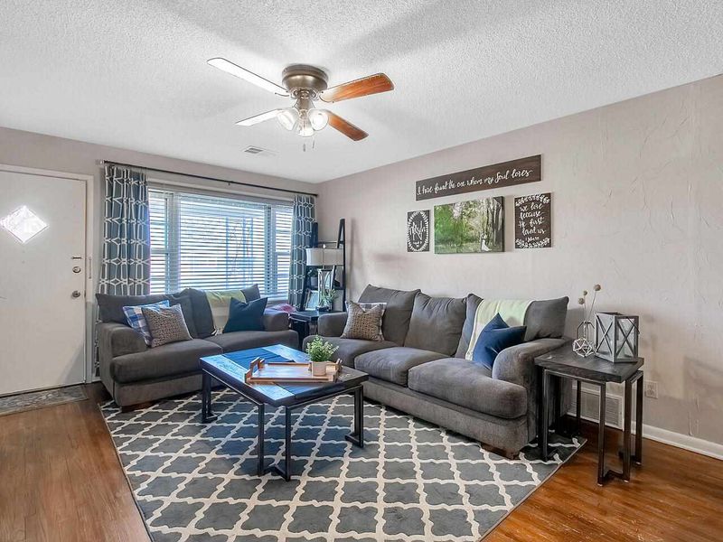 568 S Georgie Ave, Derby, KS 67037