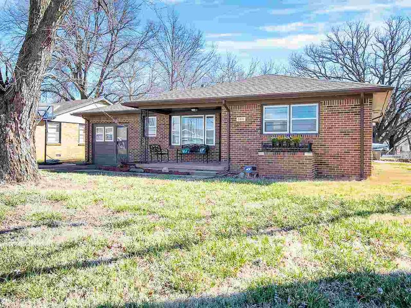 568 S Georgie Ave, Derby, KS 67037