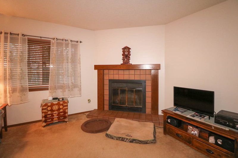 101 E Derby Hills Dr, Derby, KS 67037