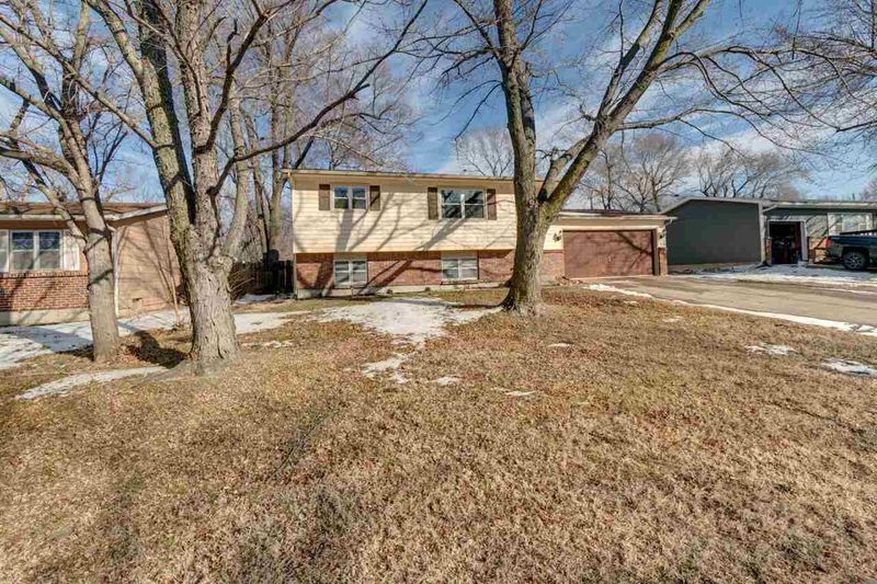 936 S Ash St, Newton, KS 67114
