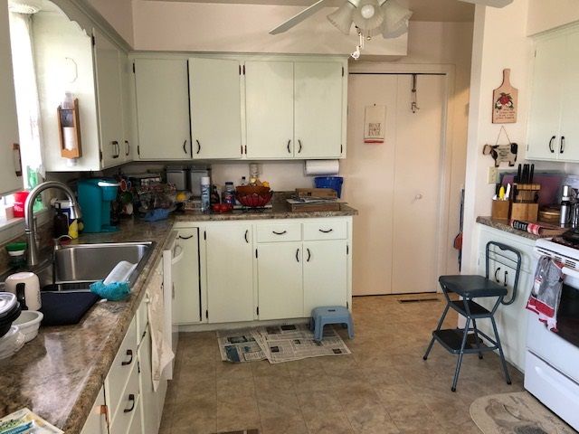 1317 Grandview Ave, Newton, KS 67114