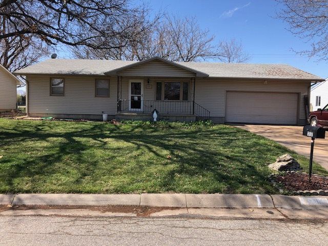 1317 Grandview Ave, Newton, KS 67114