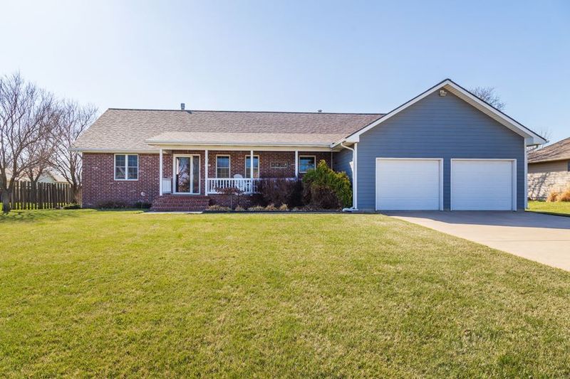 1215 Chestnut St, Halstead, KS 67056