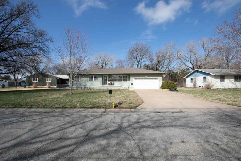 623 Michael Rd, Newton, KS 67114
